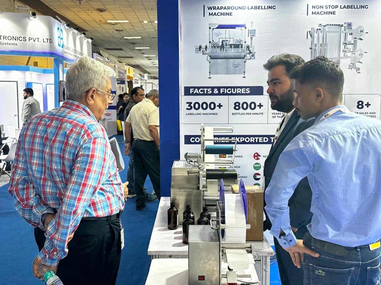 Worldpack team showcasing labeling solutions
